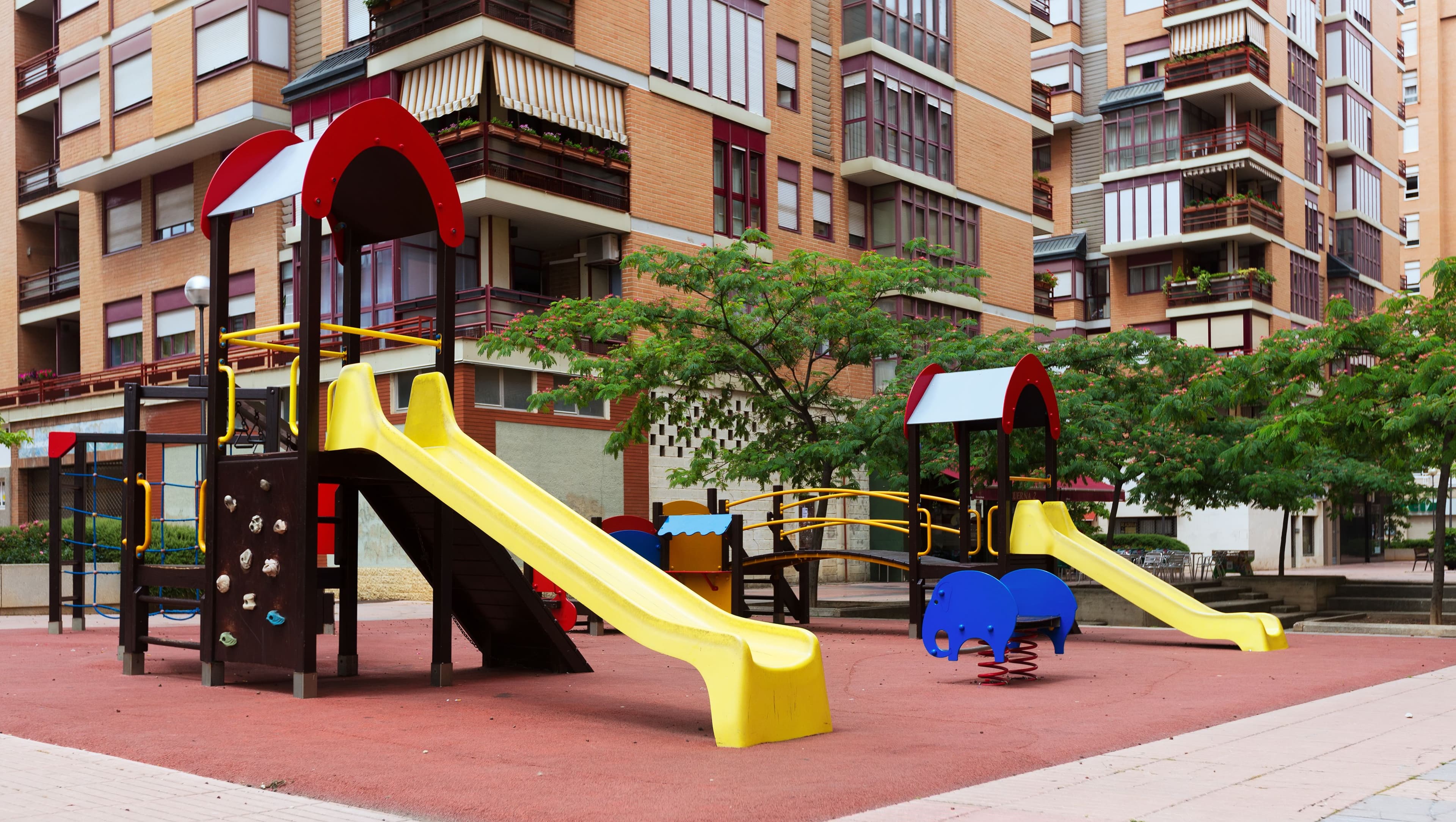Segurança no Playground: Guia de Vistoria e Pisos de Impacto