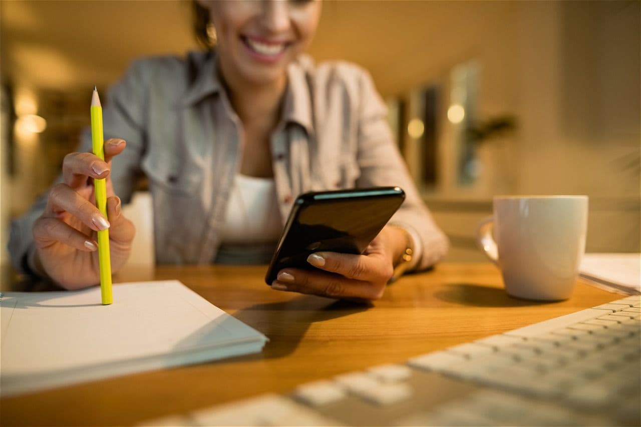 What are the main benefits of energy subscription services for condominiums?
