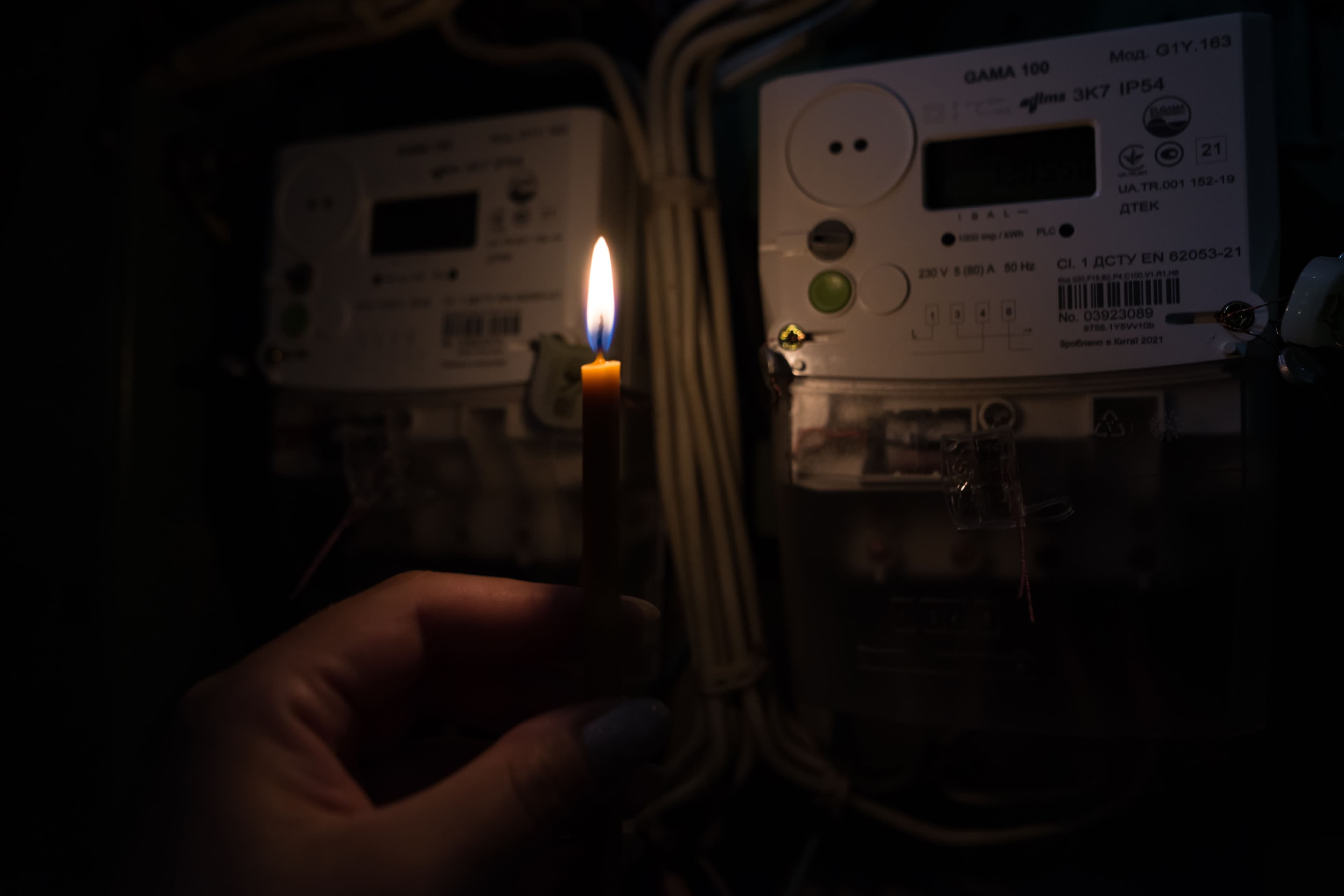 Como evitar sobrecarga elétrica em condomínios