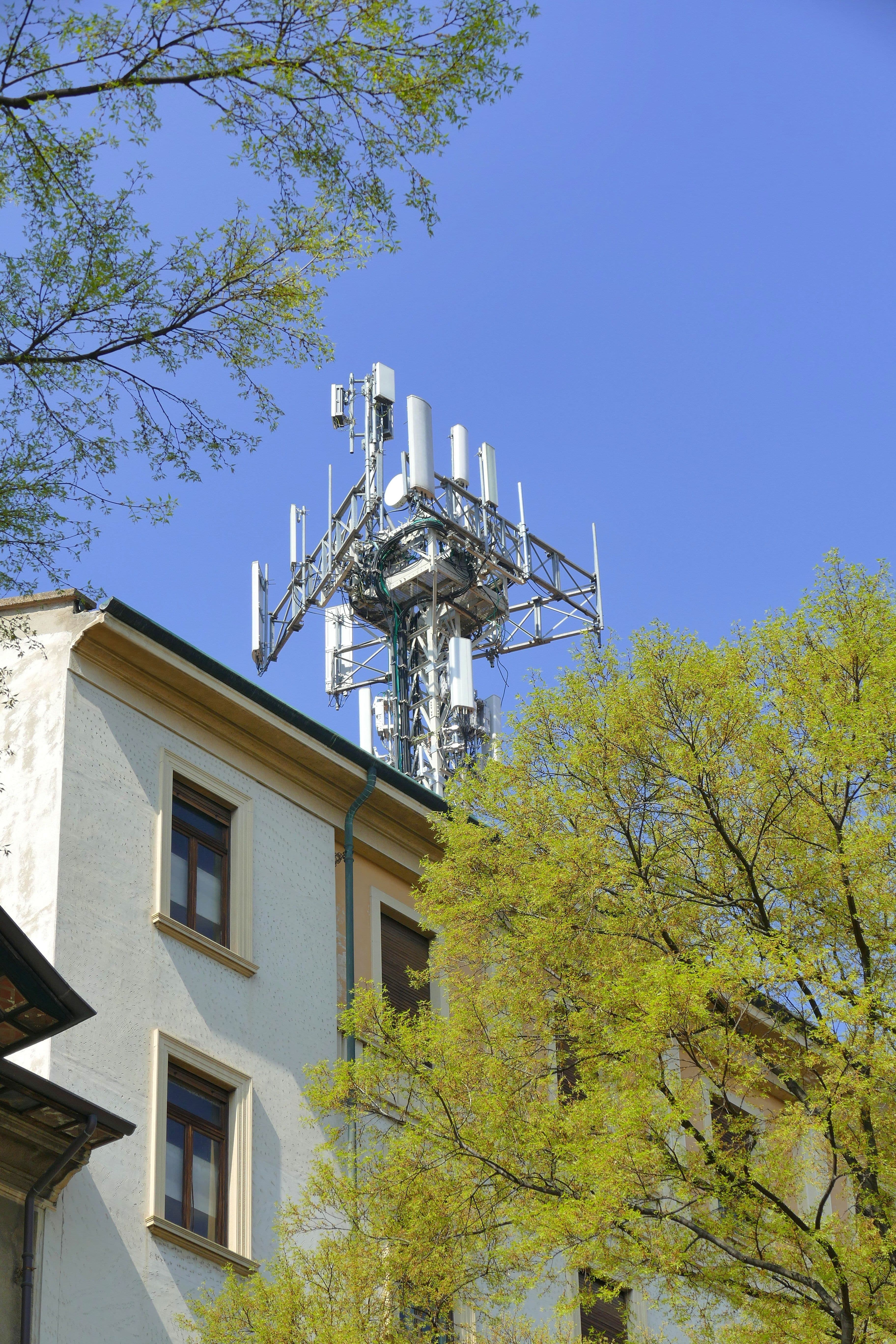 Aerials and LPS in Condominiums: Standards, Inspection and maintenance 